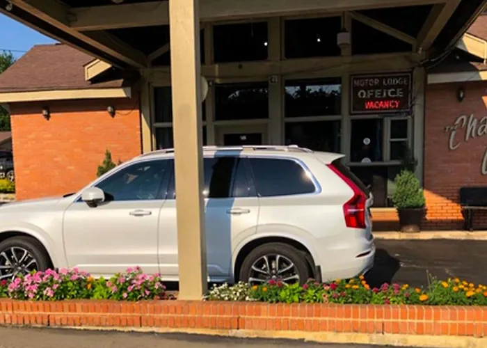 Cheap hotel: Charles Wesley Motor Lodge Downtown Broken Bow- Hochatown